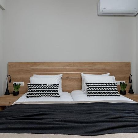 Stylish Abode Under Acropolis W/ Sunny Courtyard! Apartment Атина Екстериор снимка