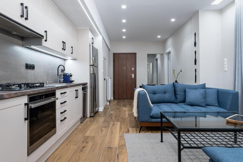 Stylish Abode Under Acropolis W/ Sunny Courtyard! Apartment Атина Екстериор снимка