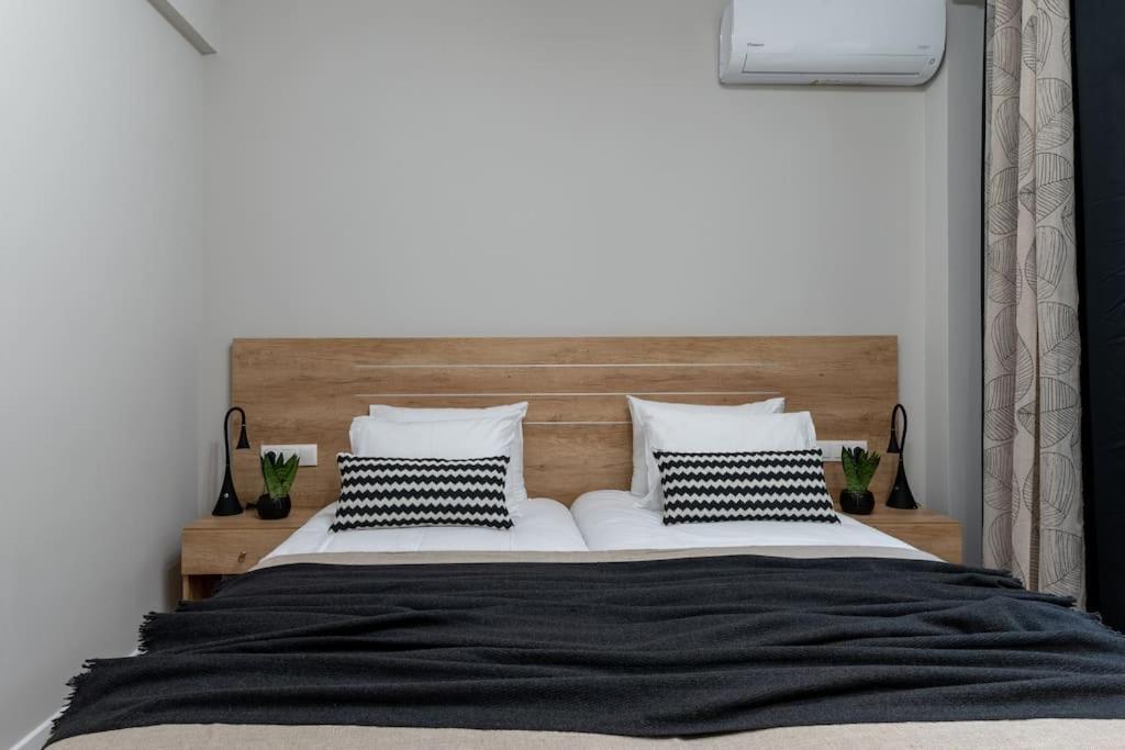 Stylish Abode Under Acropolis W/ Sunny Courtyard! Apartment Атина Екстериор снимка