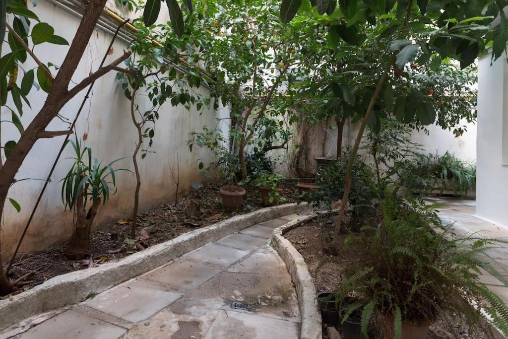 Stylish Abode Under Acropolis W/ Sunny Courtyard! Apartment Атина Екстериор снимка