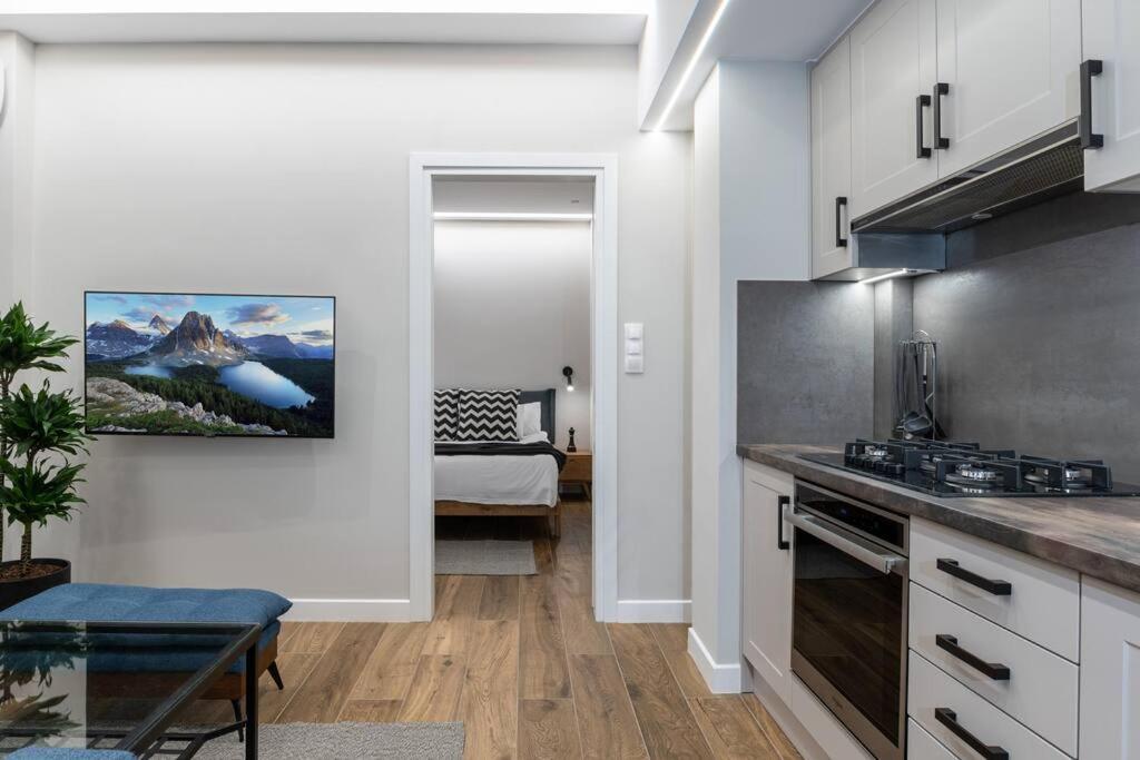 Stylish Abode Under Acropolis W/ Sunny Courtyard! Apartment Атина Екстериор снимка
