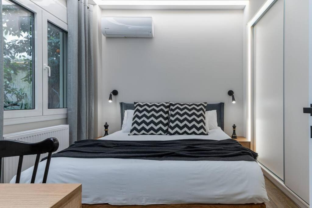 Stylish Abode Under Acropolis W/ Sunny Courtyard! Apartment Атина Екстериор снимка
